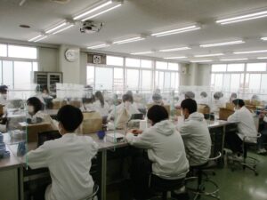 埼玉歯科技工士専門学校ブログ2023年4月材料配布2年生