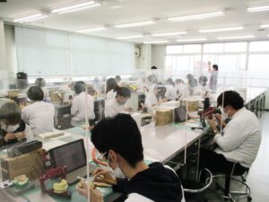 埼玉歯技工士専門学校_ブログ2023年11月_授業風景6