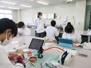 埼玉歯科技工士専門学校ブログ_2025年5月実習風景2