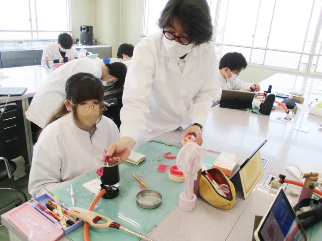 埼玉歯科技工士専門学校ブログ_2025年5月実習風景4