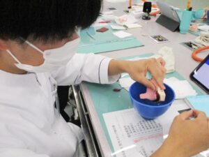 埼玉歯科技工士専門学校ブログ_2025年5月実習風景6