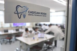 埼玉歯科技工士専門学校ブログ_CADCAMルーム1