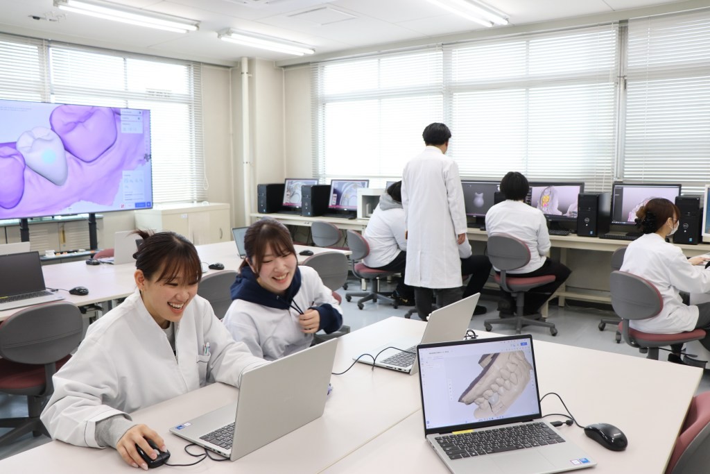 埼玉歯科技工士専門学校ブログ_CADCAM2